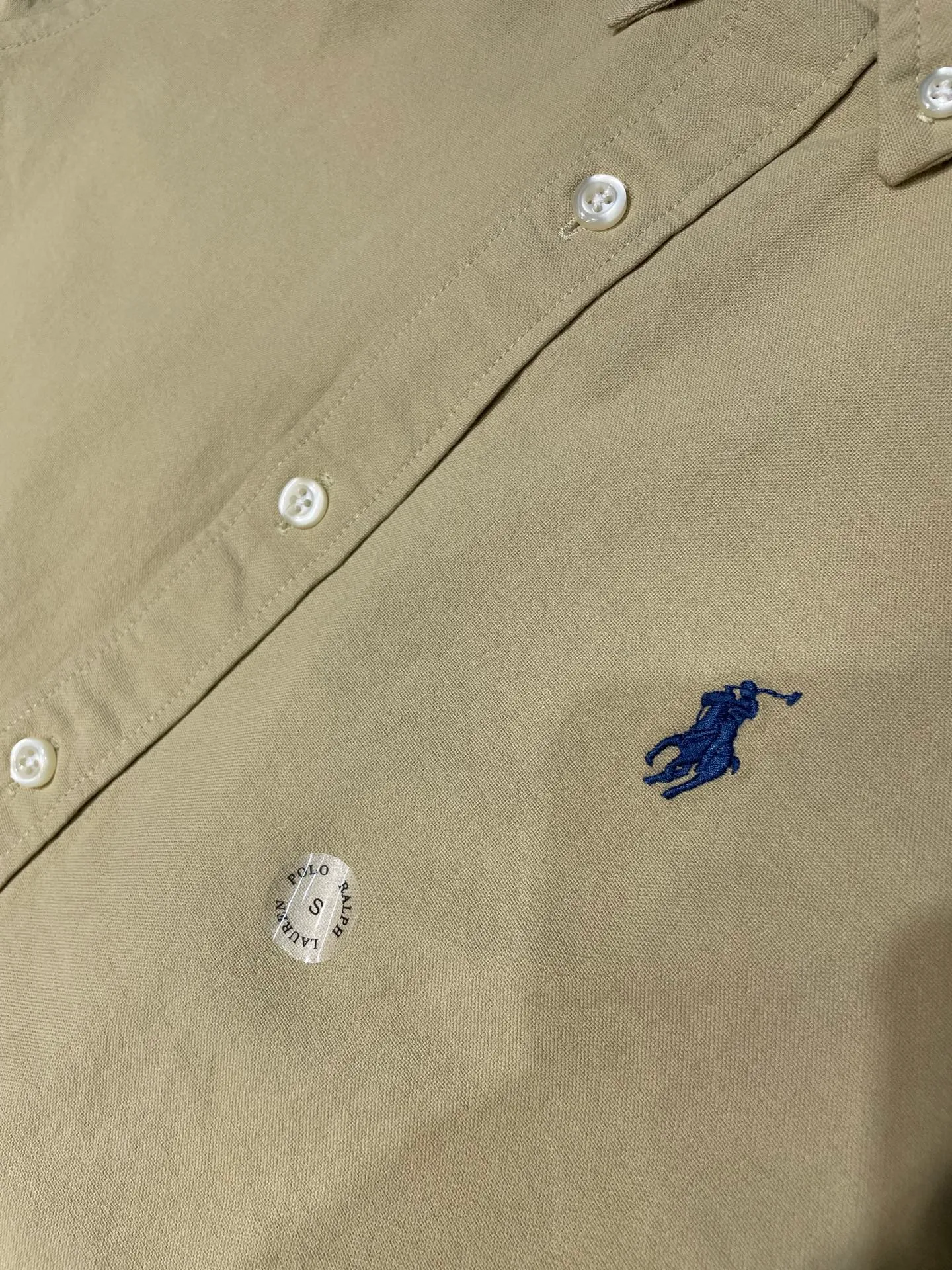 P370 Ralph Lauren 🌟 War Horse solid color shirt, macaron color, white upper body, loose fit, contrasting embroidery design on the cuffs and chest, button closure, can be paired with a skirt of the same color Size: xs-xl